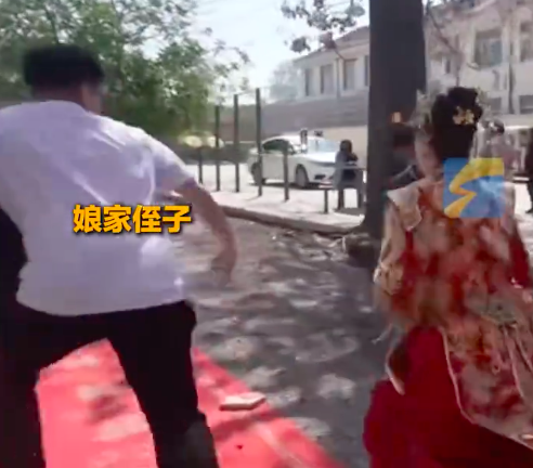牛牛配 新娘怕被要求唱歌一路跑向新郎家中 娘家人360度守护